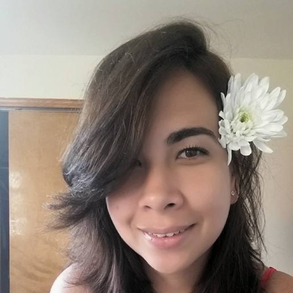 Meet your Posher, Yanet